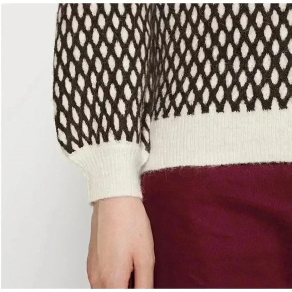 Elegant Black and White Women's Sweater - Picture 3 of 13